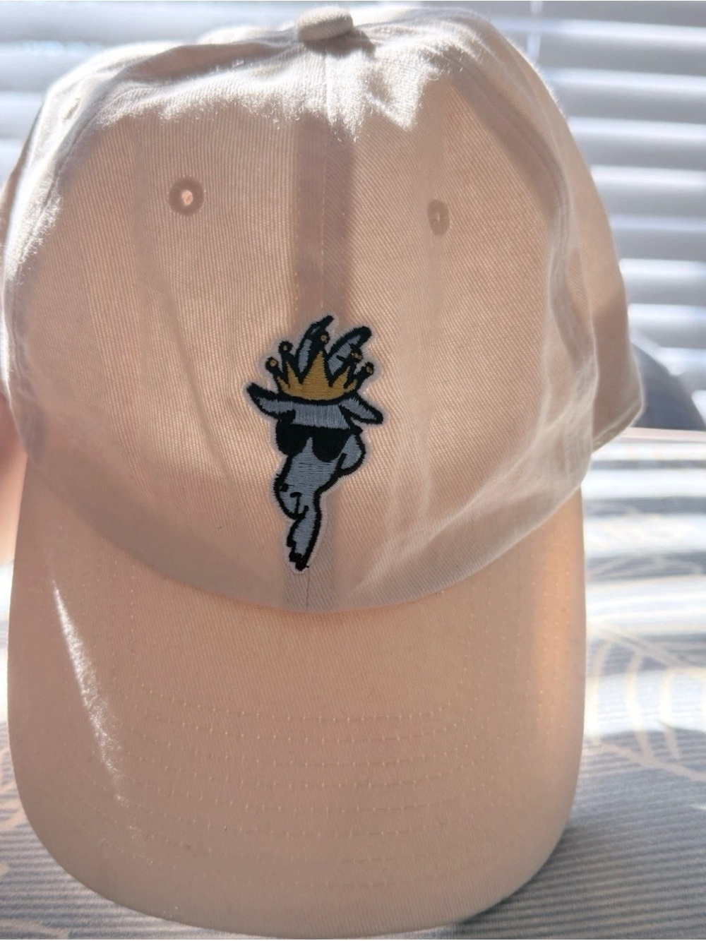 Unbranded Men's Cream Baseball Cap with Crowned Goat Logo